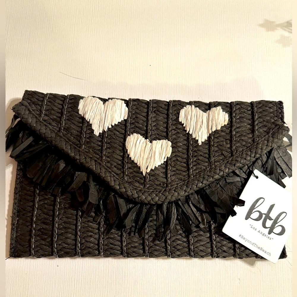 NWT BEYOND THE BEACH CLUTCH